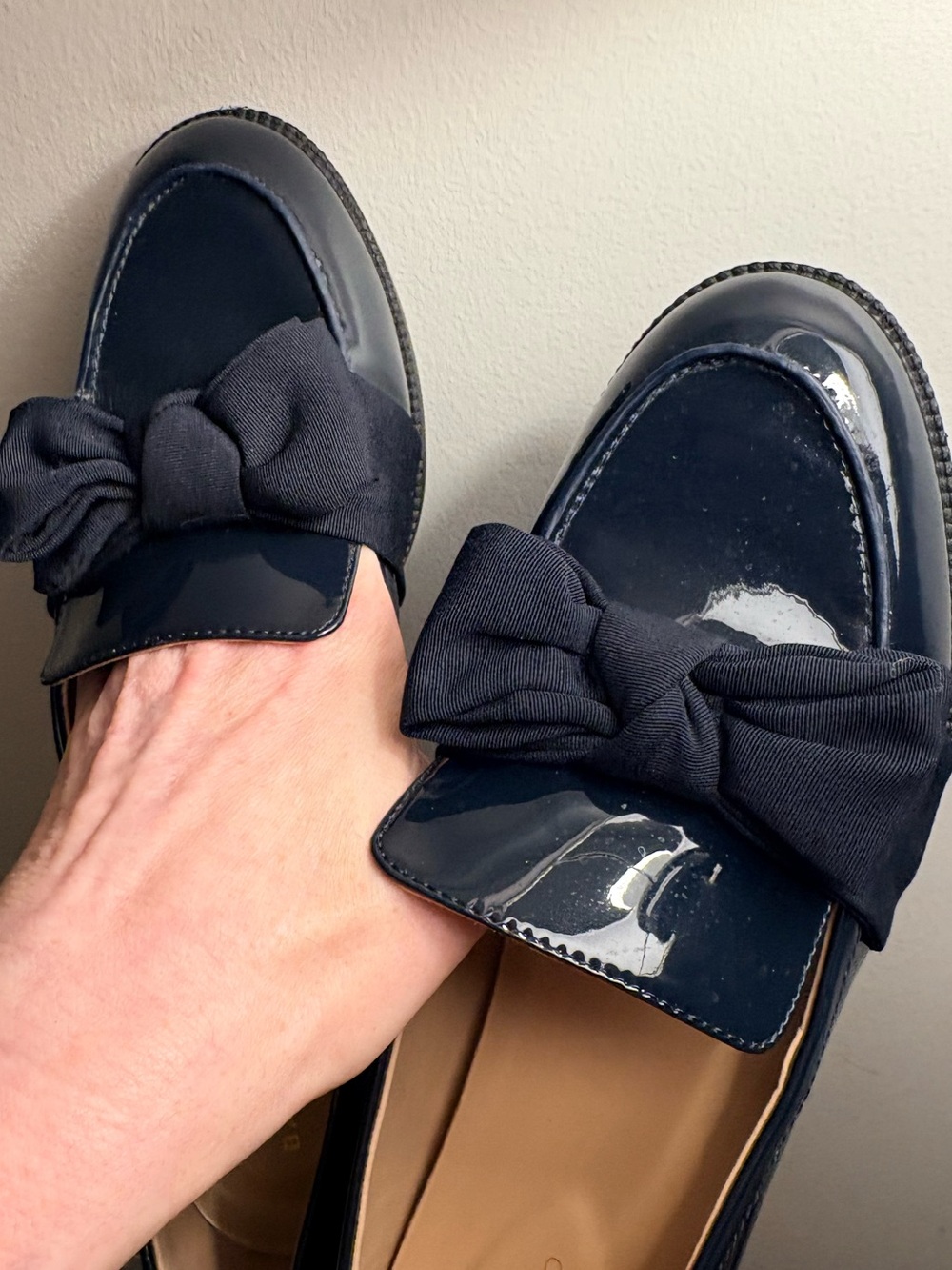 Bandolino Navy Patent Bow Loafer. Never worn. - Picture 10 of 12